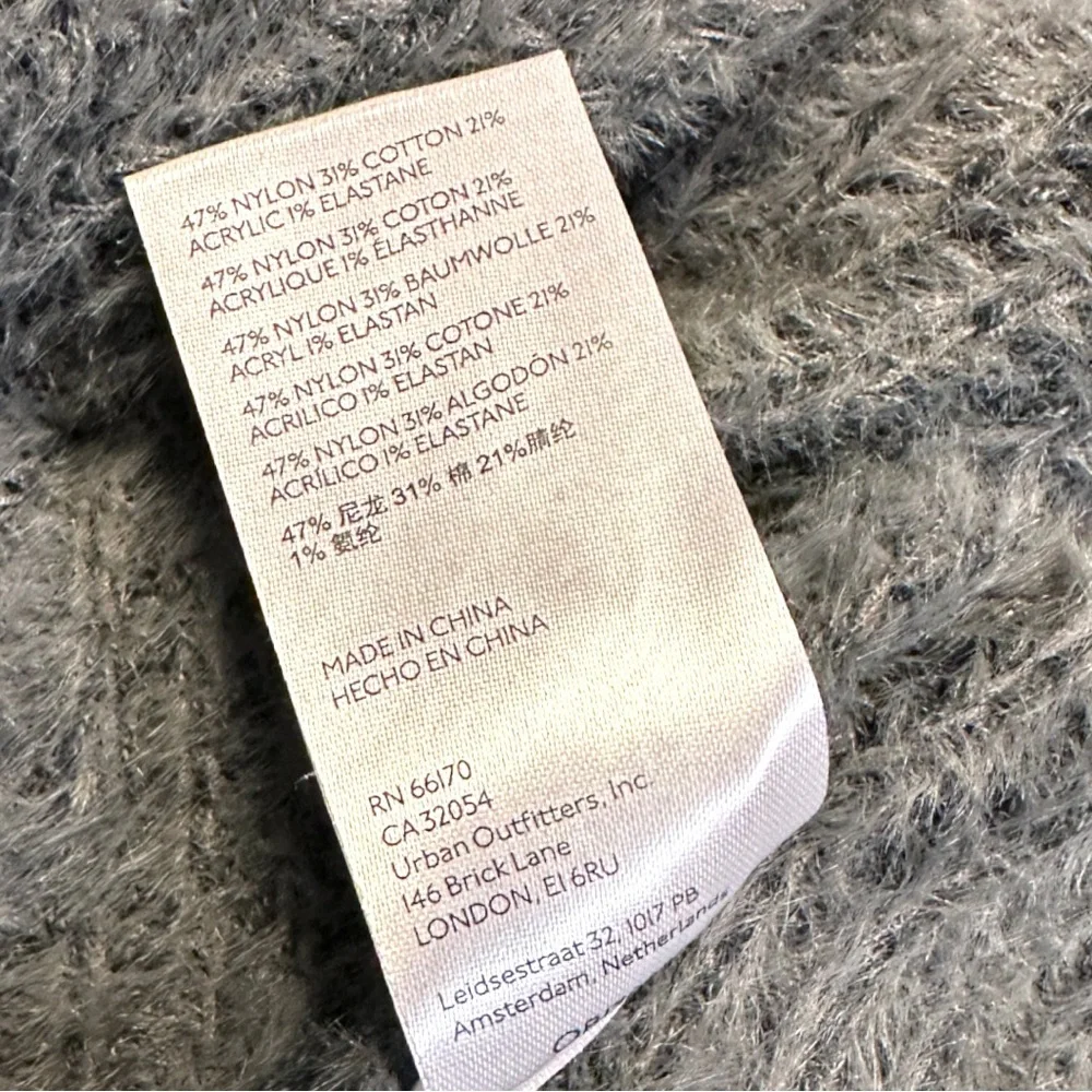 ⭐️HP!⭐️ EUC Urban Outfitters Cross Body Fuzzy Ribbed Sweater in Grey. Size Small - Picture 8 of 13